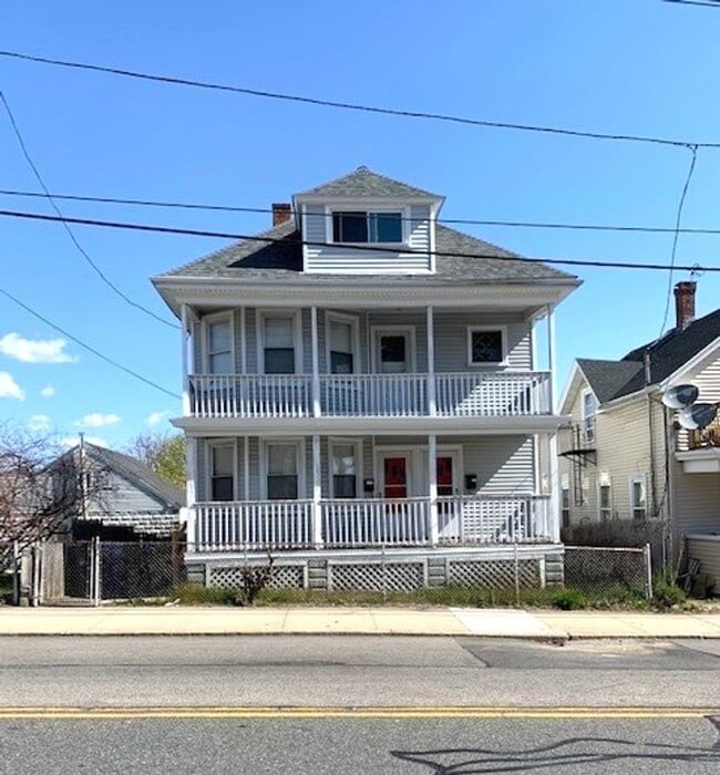 Building Photo - 457 Admiral St Unit 2nd/3rd flr ( 3)