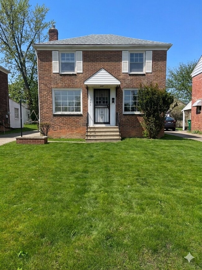 Building Photo - 5566 Beechwood Ave
