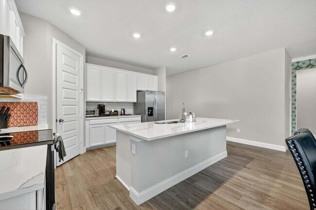 Photo - 6544 Cloverdale Ave