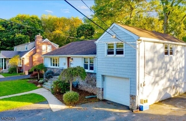 Photo - 684 Spring Ave