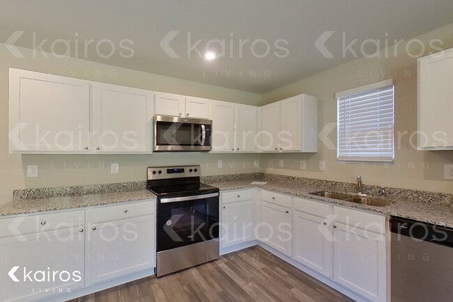 Photo - 243 Hawthorn Trail