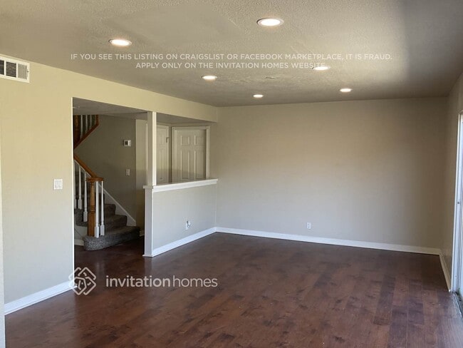 Photo - 2051 Kasten St