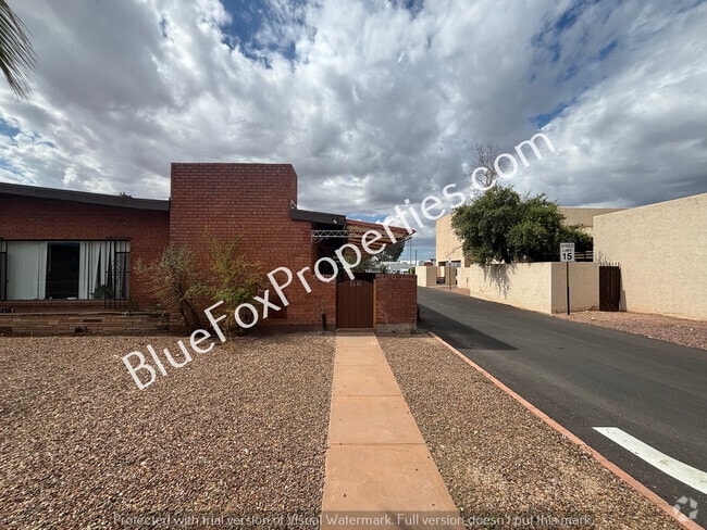 Building Photo - 2640 E 10th St Rental