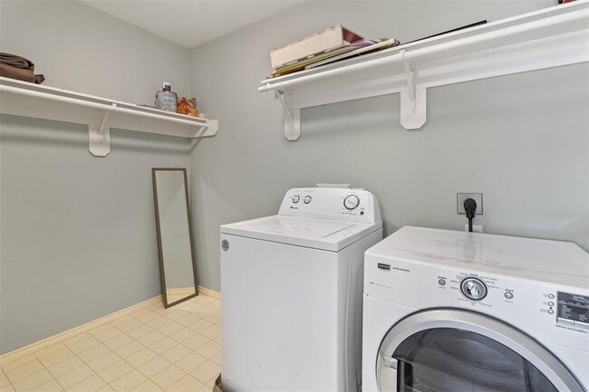 Photo - 1809 Genesee St
