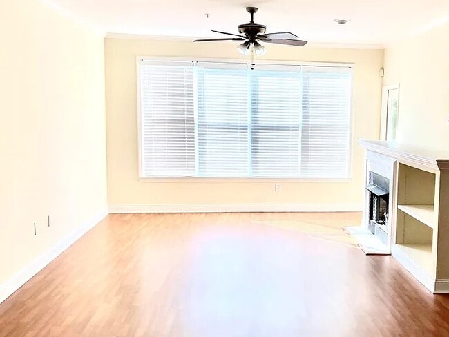 Photo - 226 S Torrence St Unidad 305 Rental