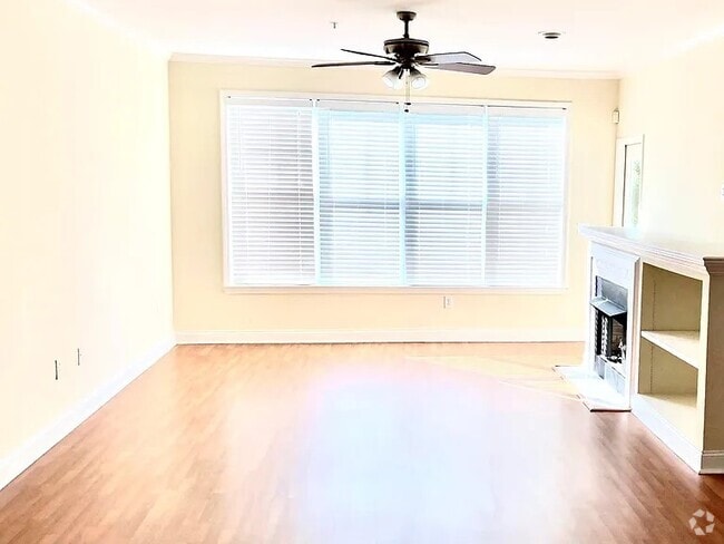 Building Photo - 226 S Torrence St Unit 305 Rental