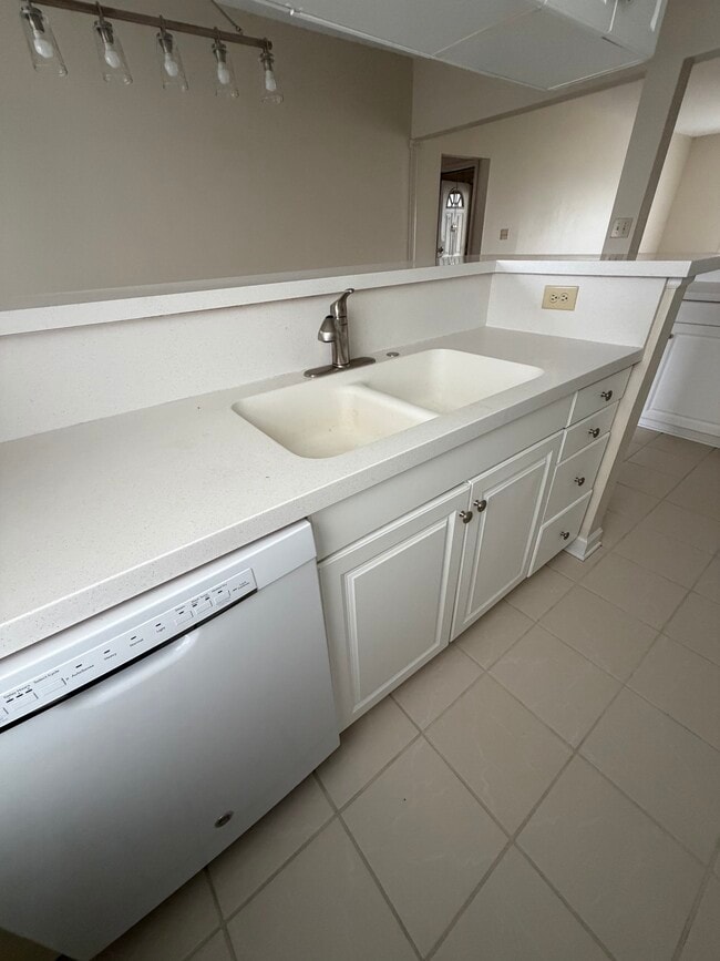 Photo - 200 Willow Green Dr