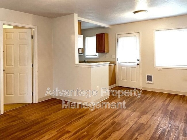 Photo - 301 N Main St