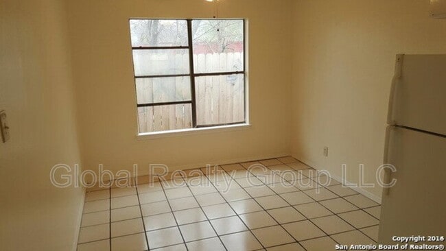 Building Photo - 611 W Harding Blvd Unit Apt 2