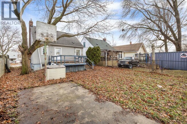 Photo - 389 Mitton St S