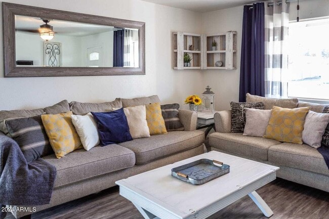 Photo - 423 N 73rd Pl