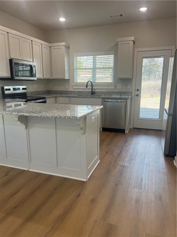 Photo - 550 Cosmos St