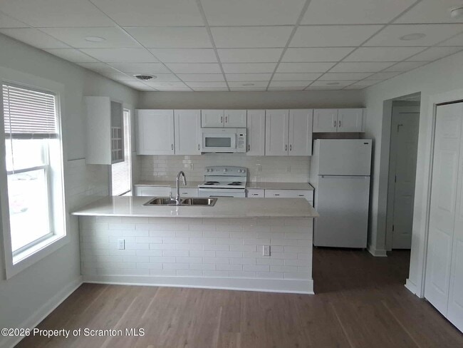 Building Photo - 104 Hill St