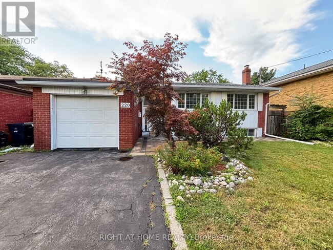 Photo - 220 Newton Dr
