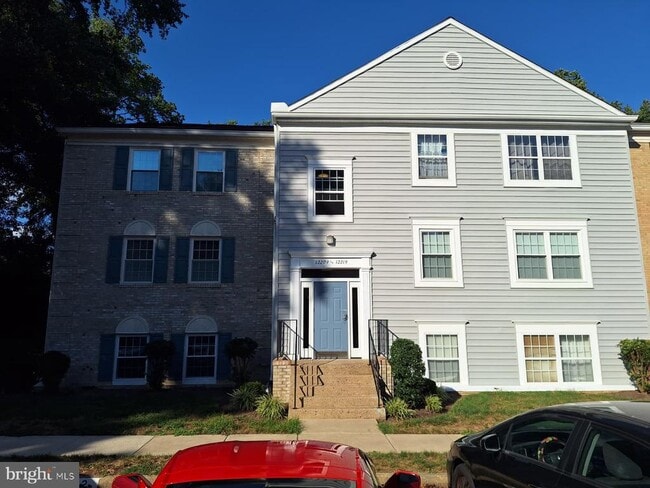 Building Photo - 12219 Chaucer Ln Unit 12219 Rental