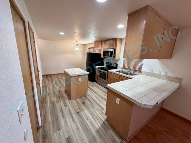 Spacious 3-Bed Oasis with 1.5 Baths in Portland – Your Next Home Awaits!