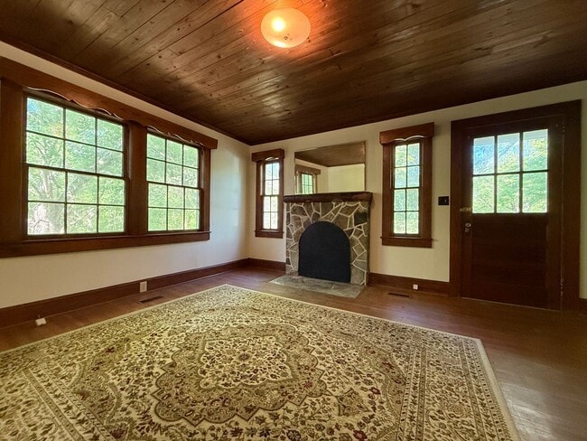 Photo - 3 Bedroom/1 Bath home for rent