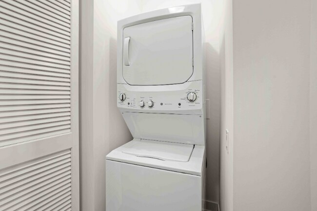 Photo - 950 S State St