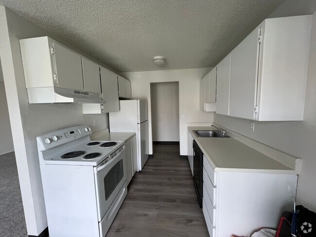 Building Photo - Pine Tree Lane Apartments