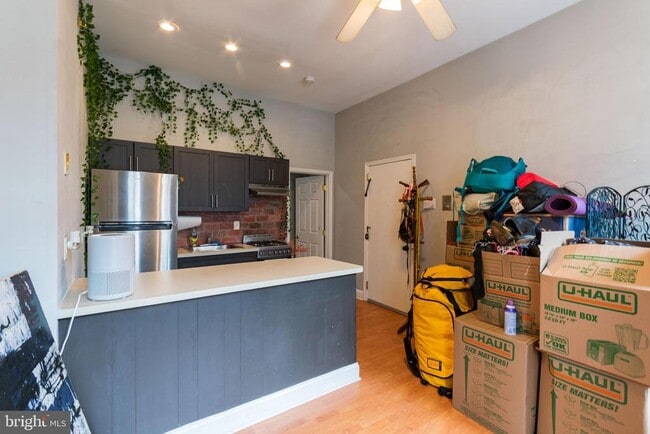 Building Photo - 2123 Spring Garden St Unit 1F