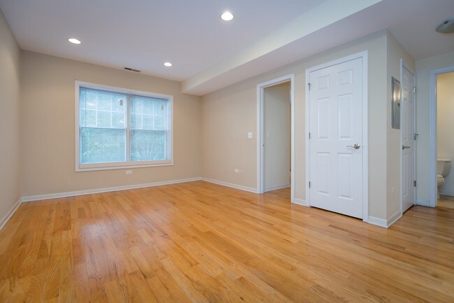 Photo - 4057-59 W. Melrose St.