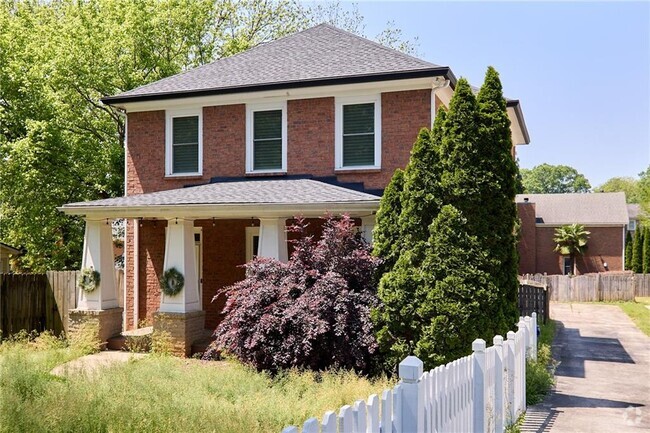 Building Photo - 1069 Shadowridge Dr SE Rental