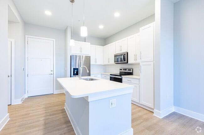 Annadale- 1BR, 1BA