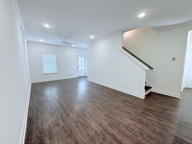 Photo - 618 Cottage Grv Cir