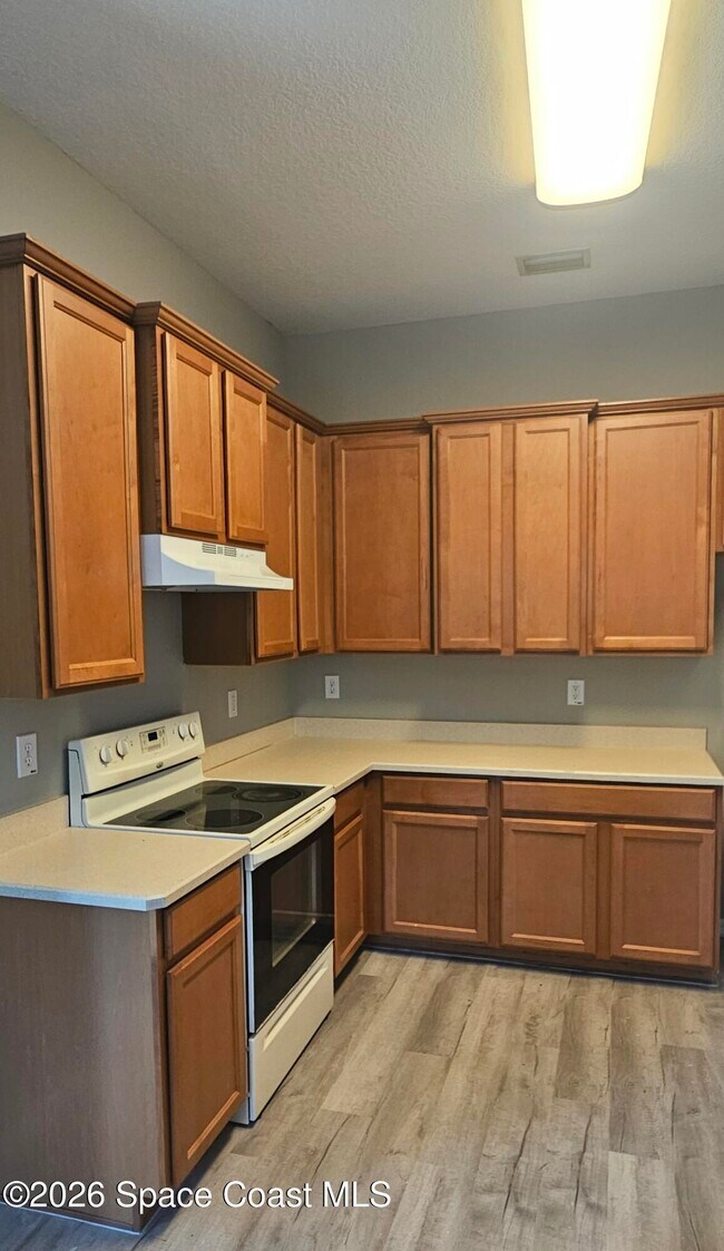 Photo - 1024 Westport St SE