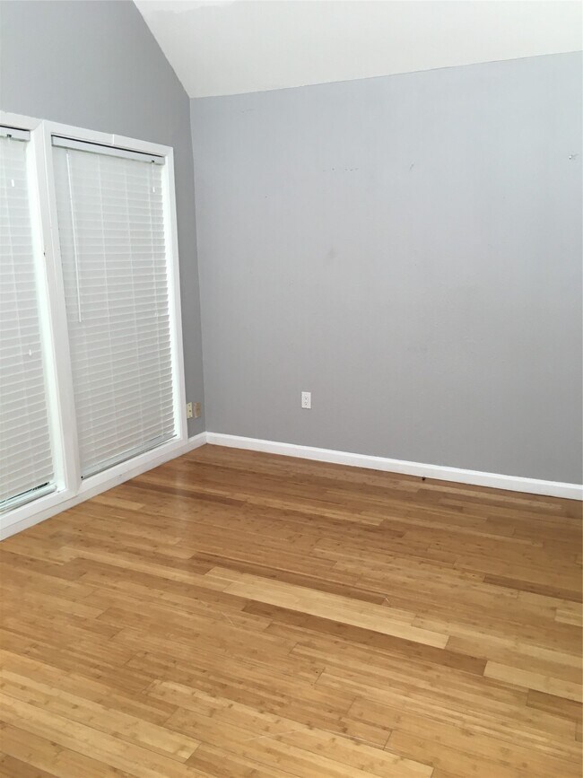 Photo - 404 Hawthorne St Unidad 1