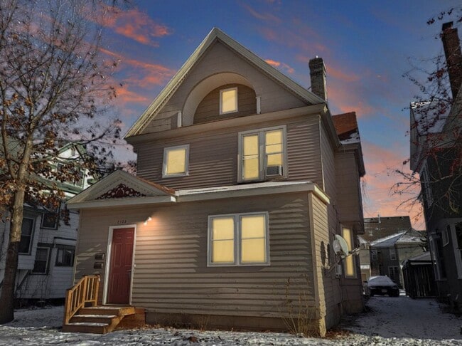 Building Photo - 2725 Dupont Ave S