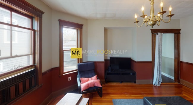 Building Photo - 14 Dow St Unit 1 Rental
