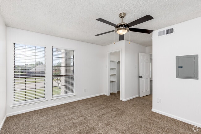 1BR, 1BA - 704SF - Bedroom