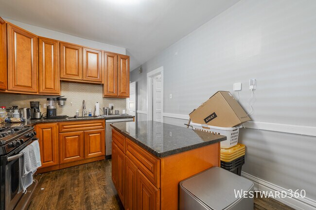 Photo - 3707 N Bosworth Ave Unit 1