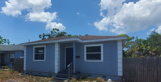 Photo - 1425 40th St S
