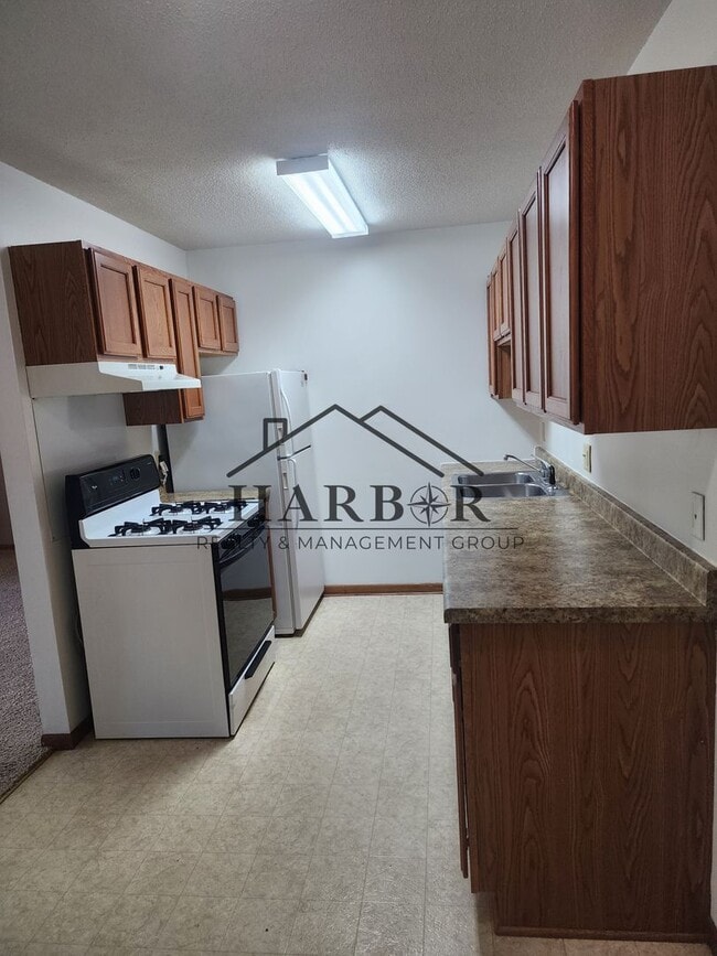 Building Photo - Hayfield Greens Apartments, 110 Bldg - 110... Unit 110 - 303