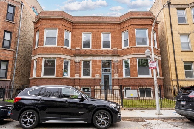 Building Photo - 3744 N Wilton Ave Unit 2N