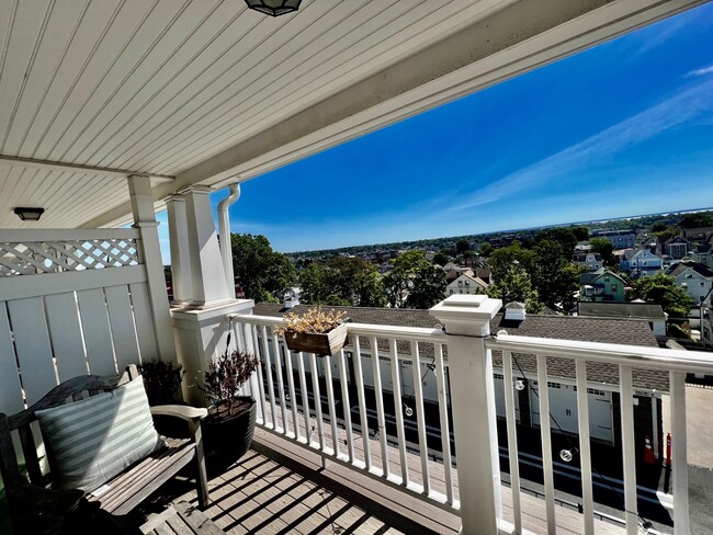 Building Photo - 57 Soundview St Rental