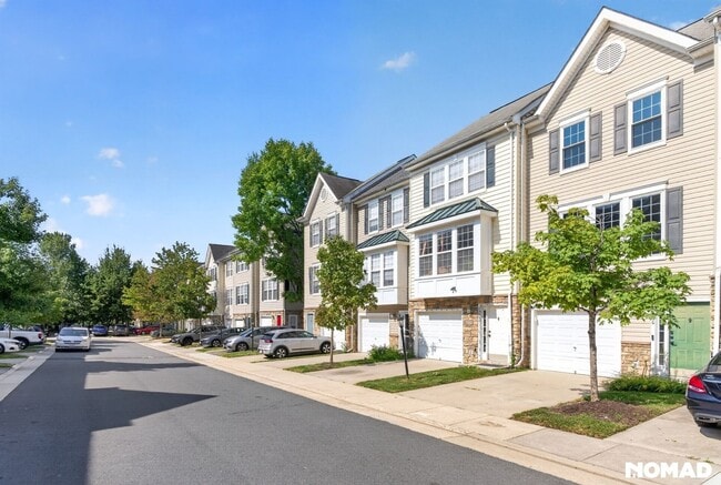 22996 Fontwell Square