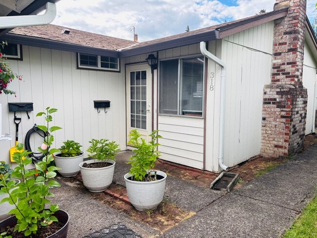Building Photo - Bright 2 BR Carter Park Living with Fireplace, Carport, and Tons of Storage!