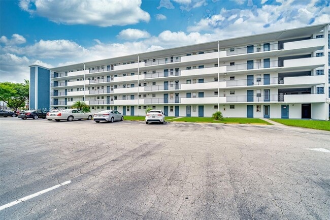 Photo - 950 Hillcrest Dr Unidad 401