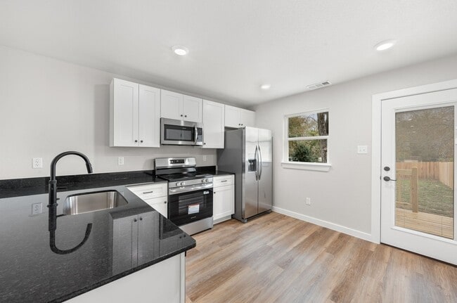 Photo - 709 S 28th St