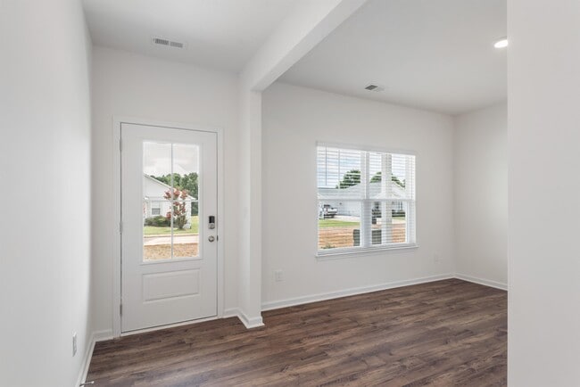 Photo - 104 Greystone Way