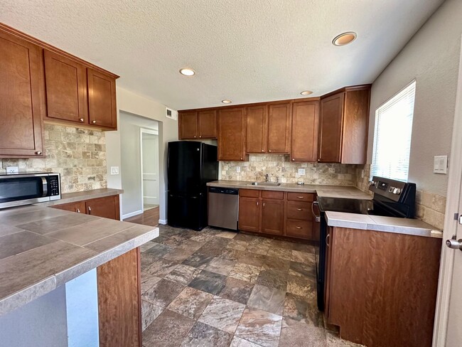 Photo - Huge Backyard!