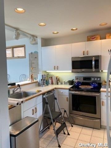 736 Ocean Breeze Walk