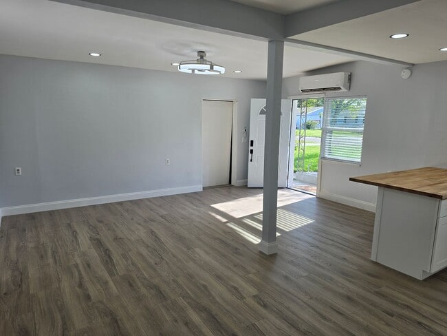 Photo - 1004 W Catherine St