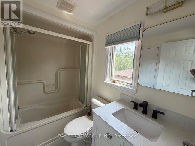 Photo - 19 Dunsfold Dr