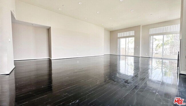 Photo - 4100 Wilshire Blvd Unit 401