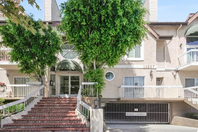 Building Photo - 14937 Dickens St Rental