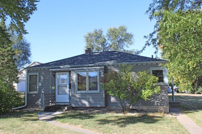 Building Photo - Sunny Home Awaits You Unit 1721 S 10th Ave